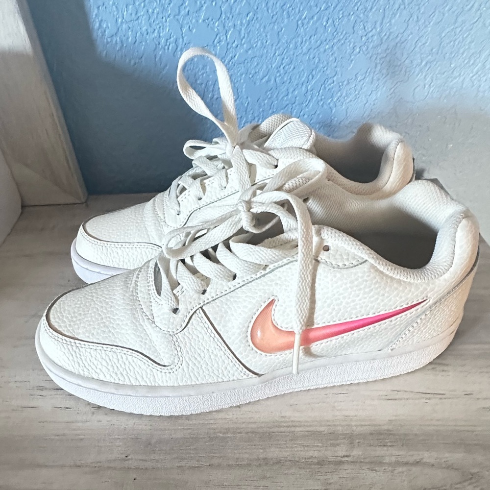 Nike Women's Sneakers in Cream and Pink